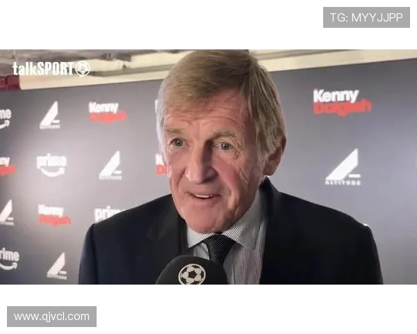 弗格森与达格利什看台上畅聊分享巧克力豆温馨一刻展现深厚友情